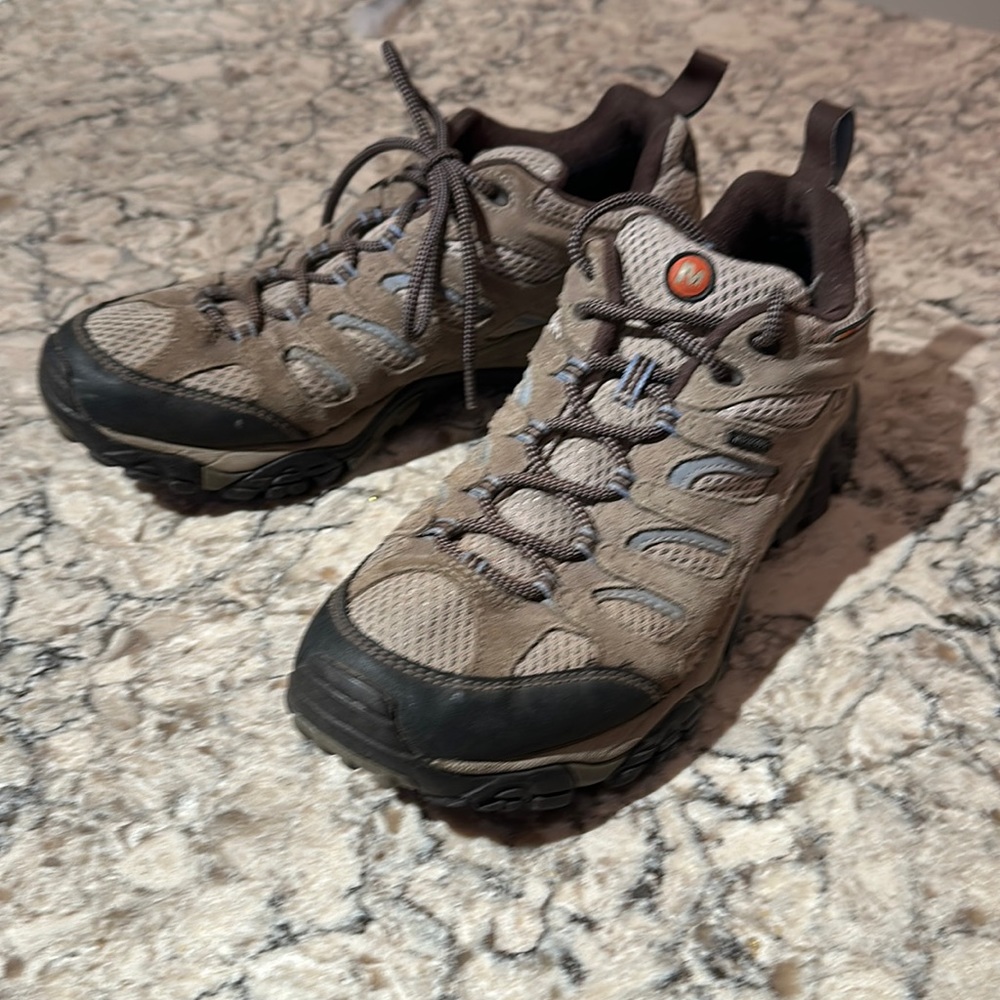 Merrill Women’s Continuum Waterproof hiking shoes size 11